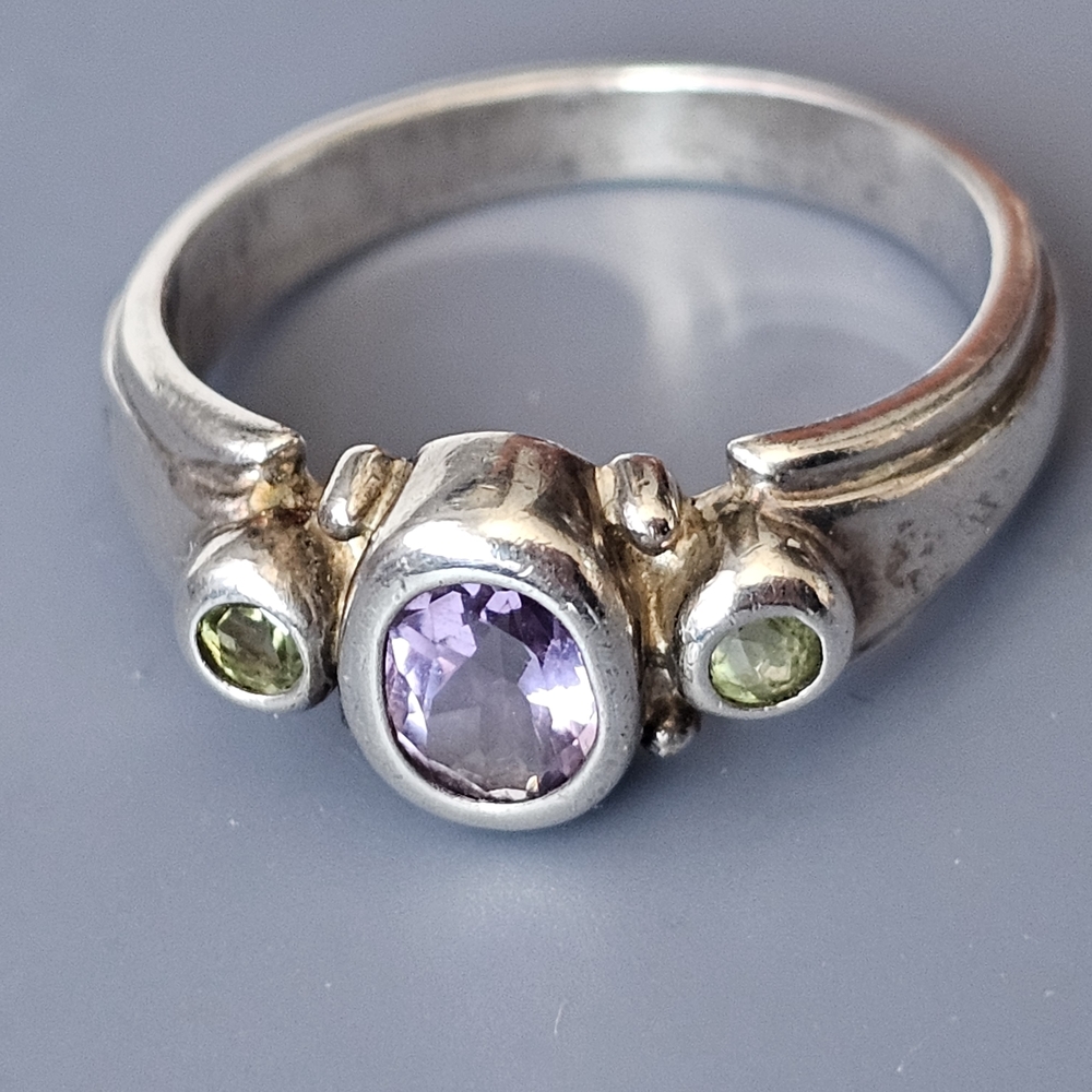 925 Elegant Silver Ring with Amethyst and 2 Peridot Stones Bezel Set. Sz 8.